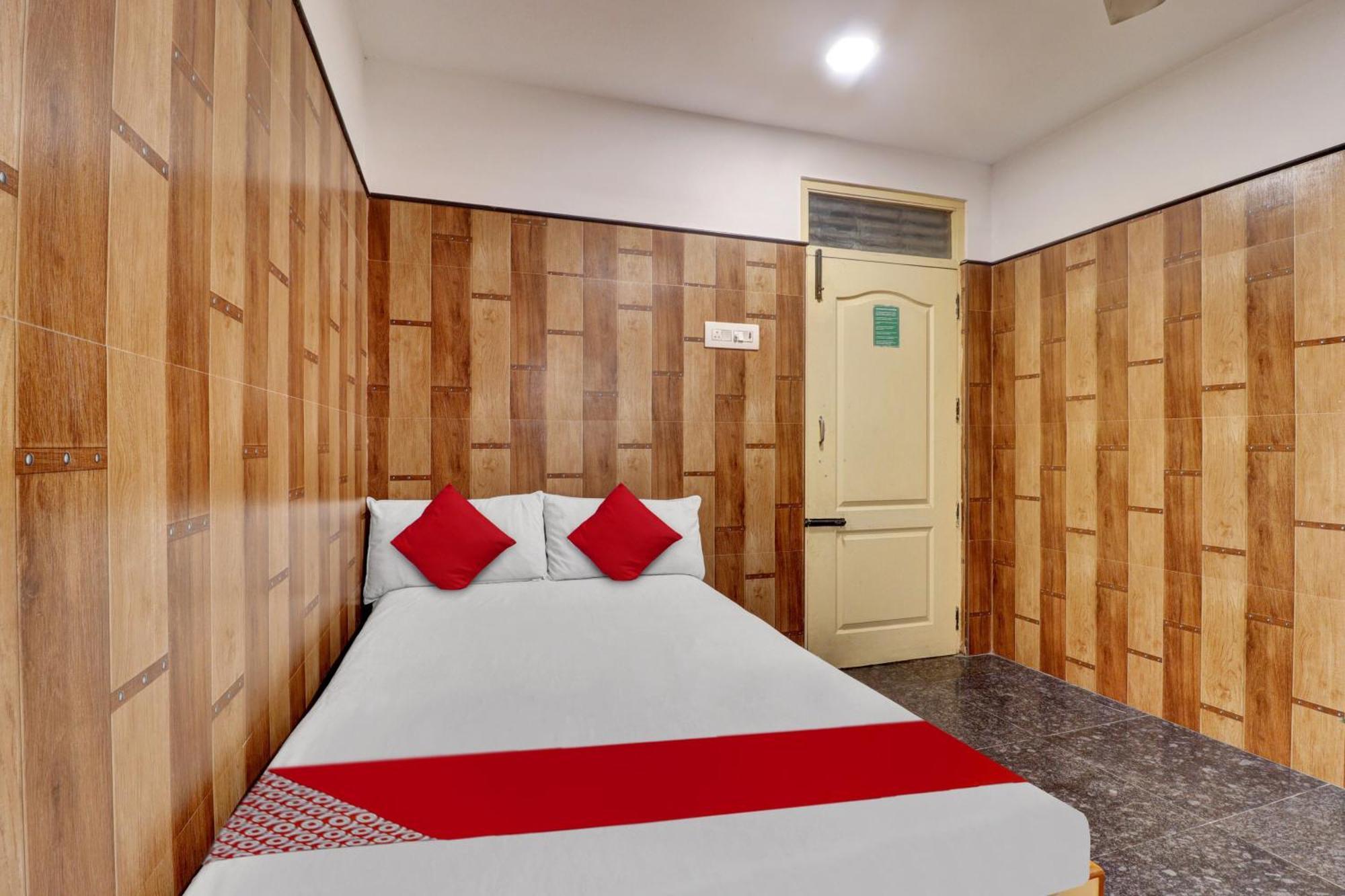 Oyo Flagship Amman Lodge Chennimalai المظهر الخارجي الصورة