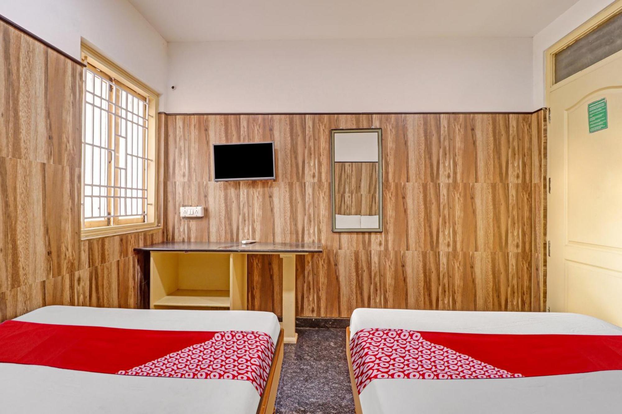 Oyo Flagship Amman Lodge Chennimalai المظهر الخارجي الصورة