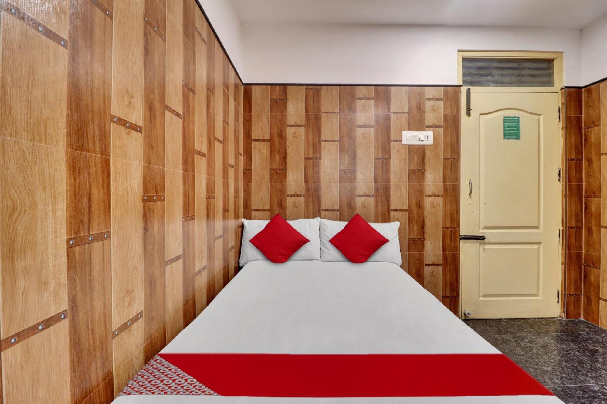 Oyo Flagship Amman Lodge Chennimalai المظهر الخارجي الصورة