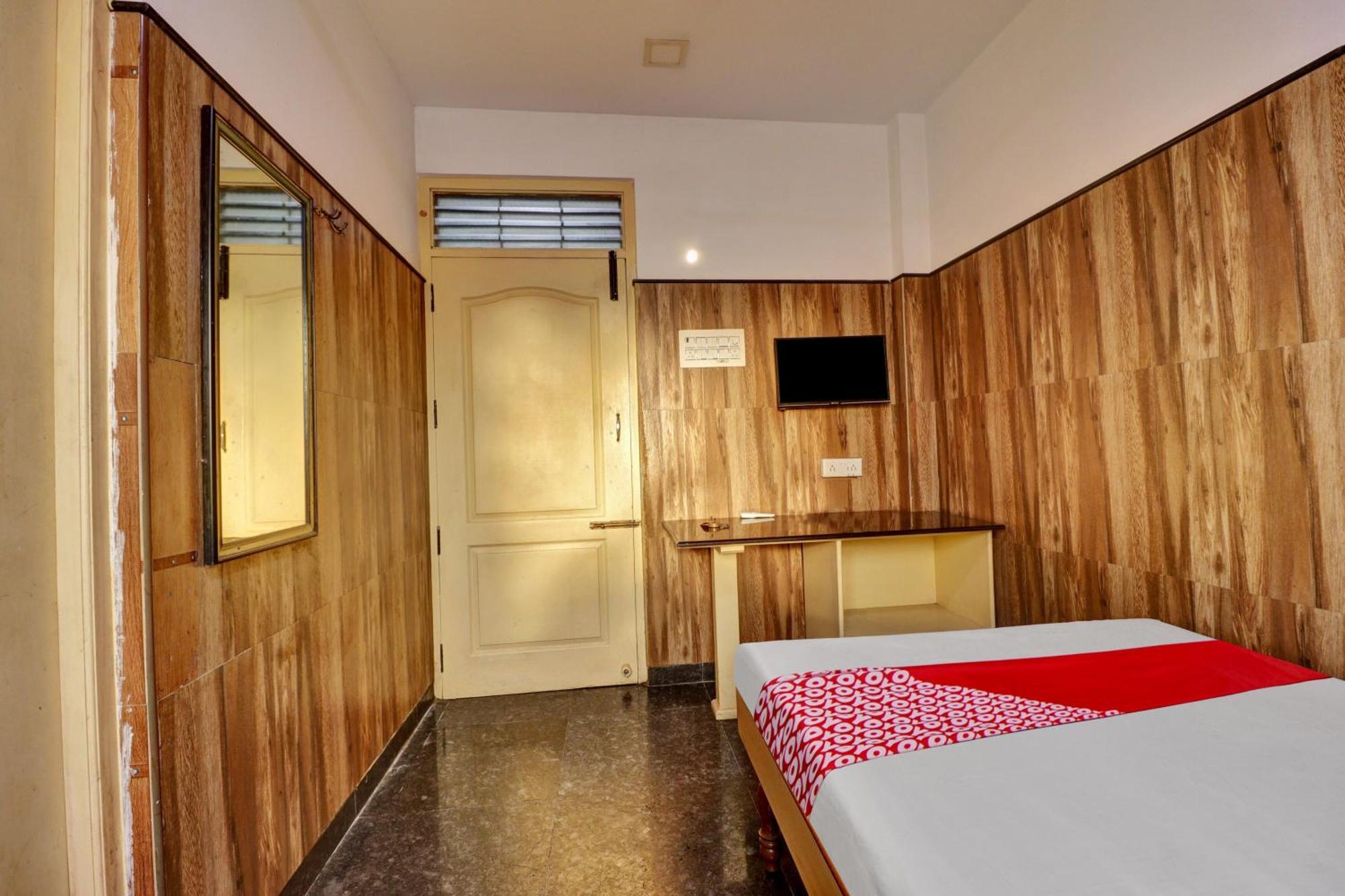 Oyo Flagship Amman Lodge Chennimalai المظهر الخارجي الصورة